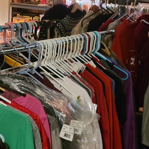 Women's Clothing Reseller Mystery Lot (8-10 Pieces) - Picture 4 of 5